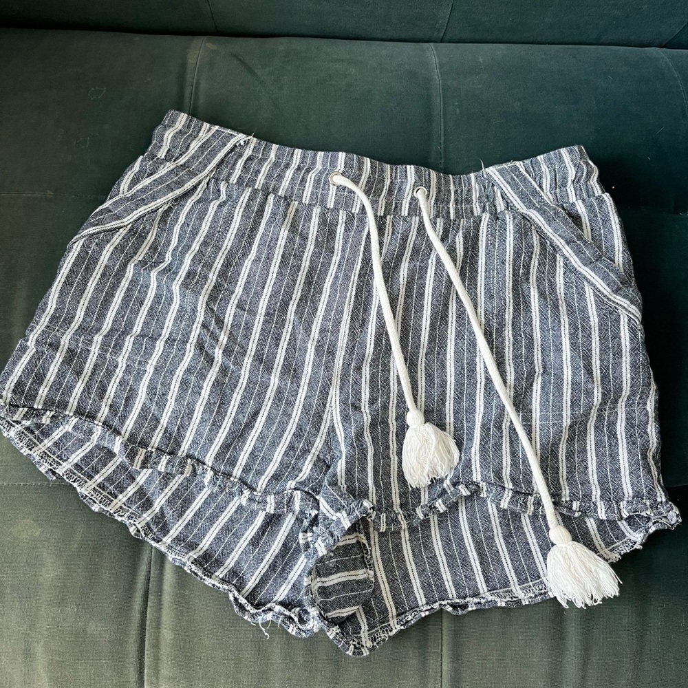 Women’s Linen Blend Shorts